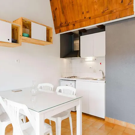 Maison avec 2 pièces et mezzanine proche plage, parking inclus - FR-1-409-98 *